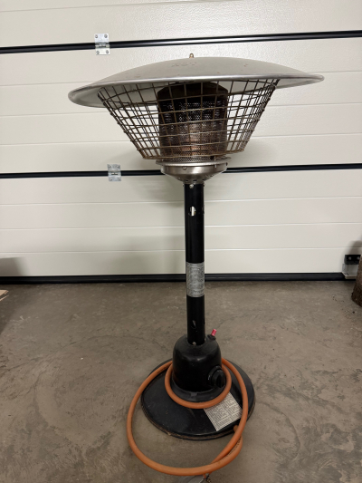 Funkční plynový ohřívač, např. na terasu