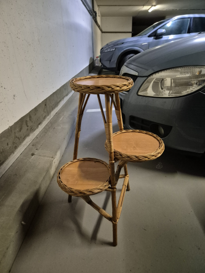 Proutěný držák květináčů #2