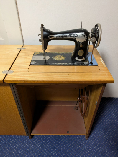 Starý šicí stroj