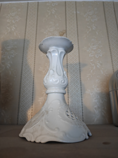 Svícen porcelánový