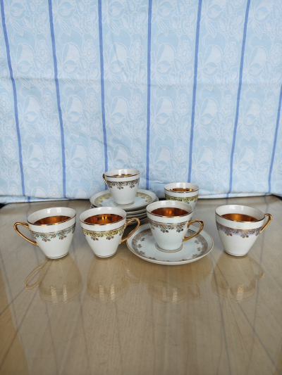 Sada hrníčku se zlatým vnitřkem