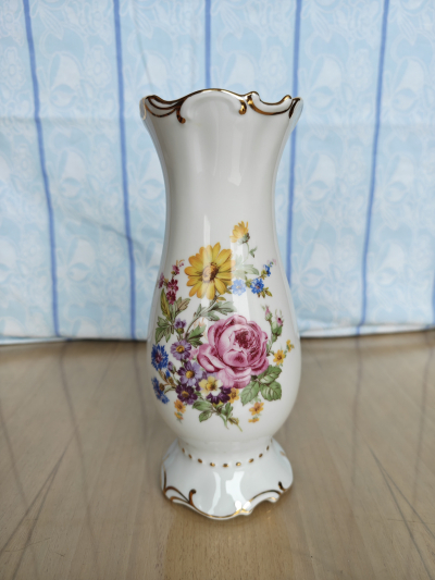 Malovaná pozlacená váza