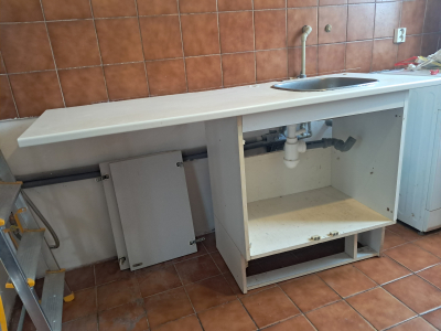 Kuchynska deska se drezem