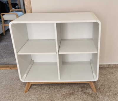 Malá bílá designová knihovna