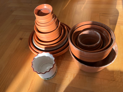 Keramické květináče a podmisky