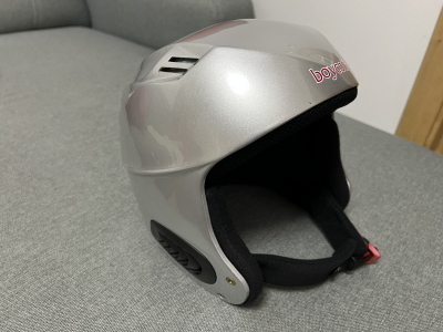 Daruji lyžařskou přilbu