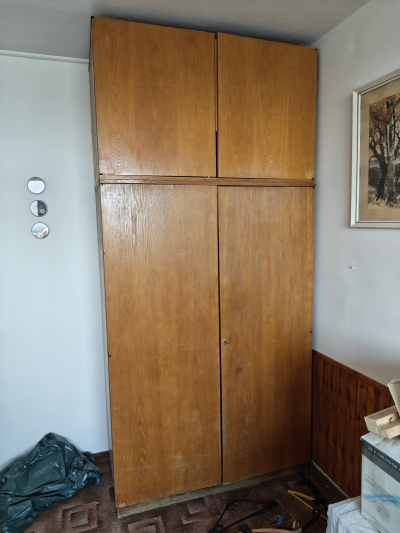 Sektorový nábytek, skříně a peřiňáky