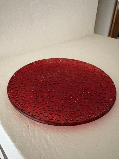 červený talíř (průměr 15cm)