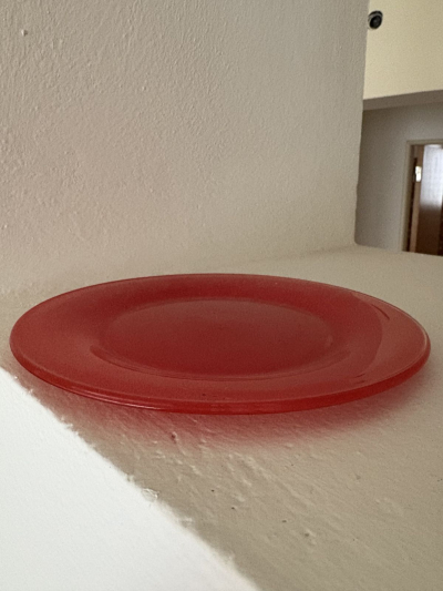 Červený talíř