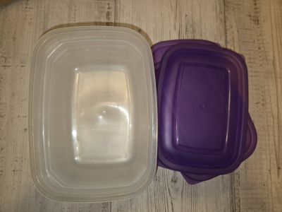 3 plastové krabičky