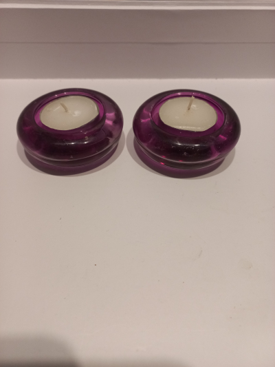Fialové svícinky včetně svíček