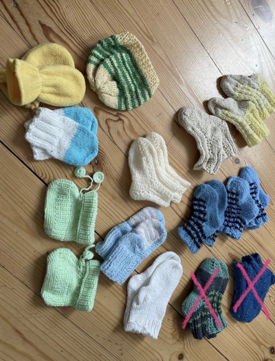Pro mimi- ponožky, čepička a rukavičky.