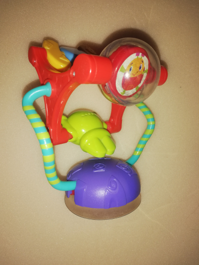 Daruji hracku... Viz foto