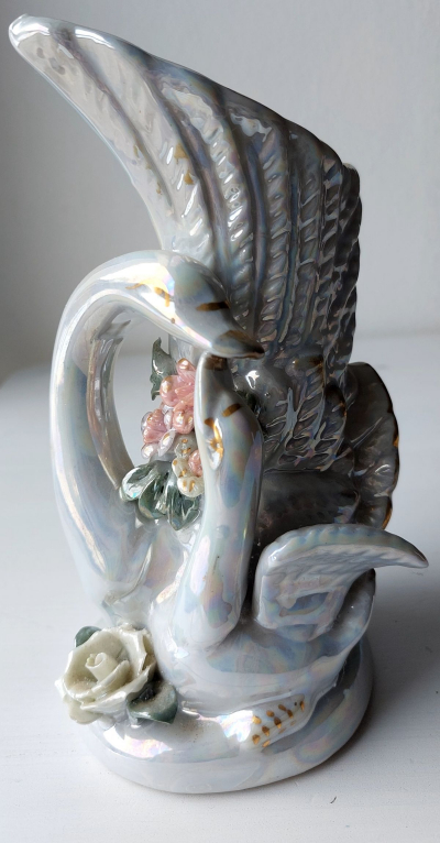 Porcelánová vázička labutě