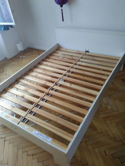 postel IKEA 140x200 s roštem