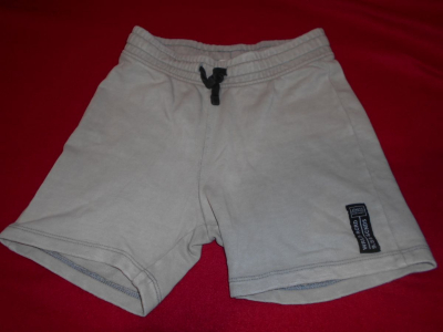 Šortky HM vel. 122,