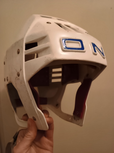 Retro hokejová prilba