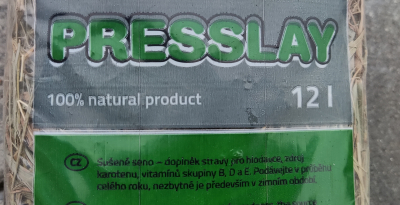 Sušené seno pro domácí mazlíčky.