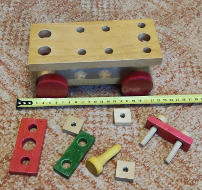 Dřevěná "stavebnice". To co je na fotce.