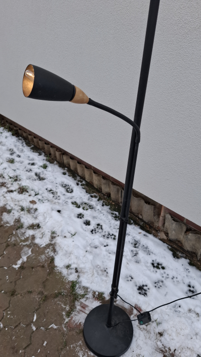 Stojací lampa Ikea.