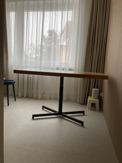 stůl konf./jídelní; stůl konferenční, stolek kulatý, židle