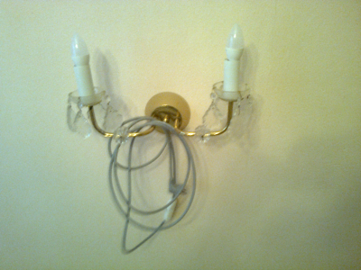 nástěnná dvouramenná lampička