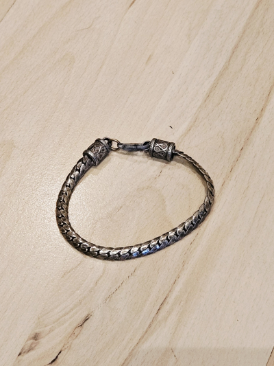 Zapínací náramek na malou ruku