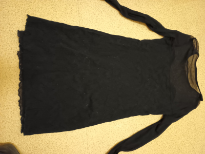 Šaty S nahoře pruhledne