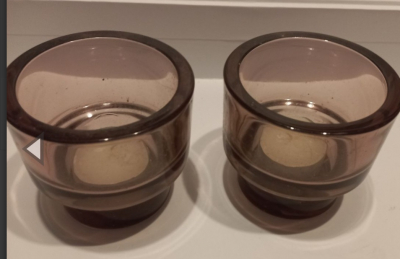 Fialové svicinky včetně svíček