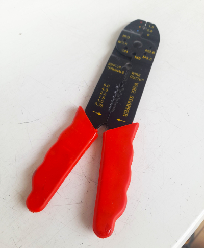 Elektrikářské kleště