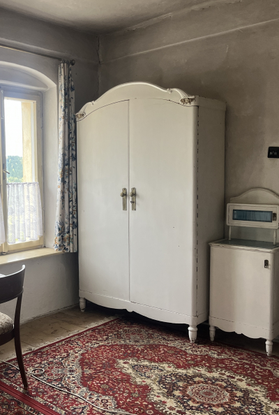 Secesní skřipn z masivu