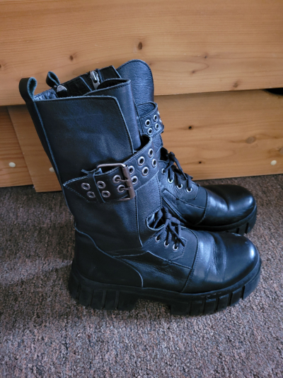 Vysoké boty vel. 38