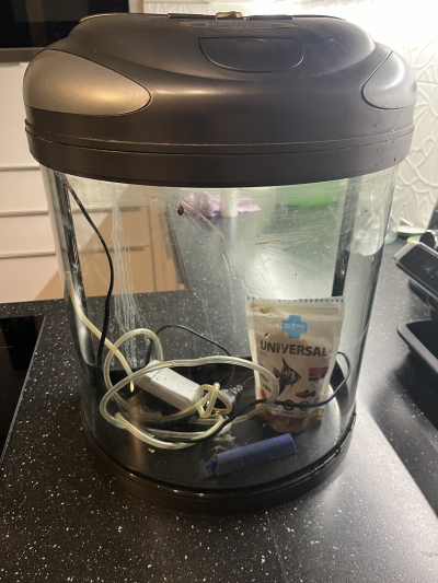 Akvárium s příslušenstvím