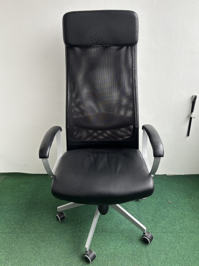 Kancelářské otočné křeslo