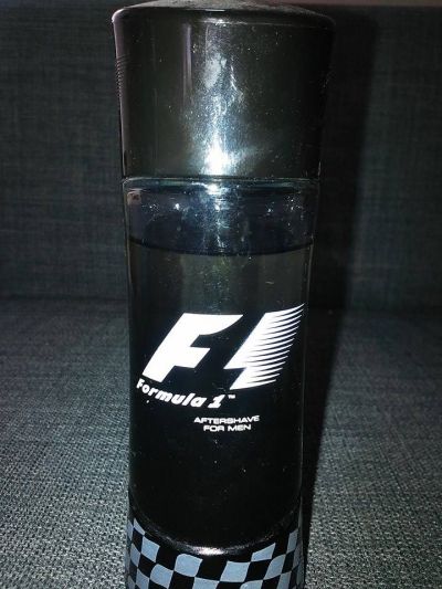 voda po holení Formule 1