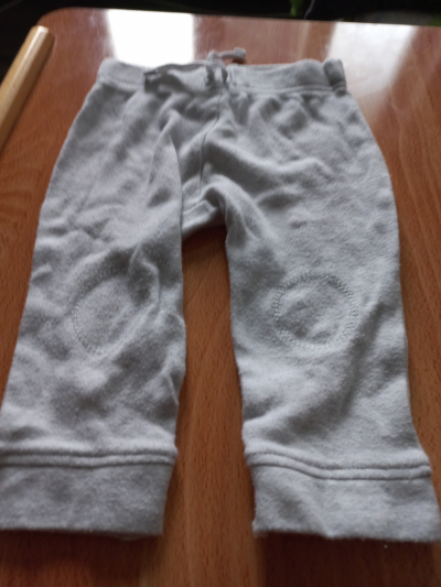 Dětské tepláčky vel. 64 a ponožky