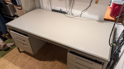 Kancelářský - pracovní stůl