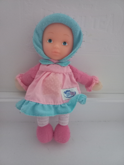 Panenka v růžovém oblečení