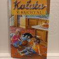 Knížka koťata v kuchyni
