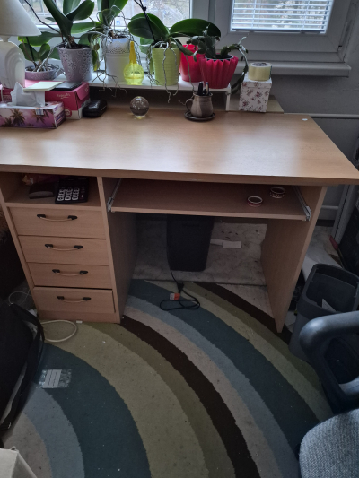 Psací stolek