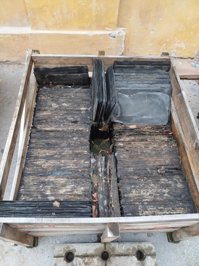 Daruji za odvoz starou břidlicovou krytinu