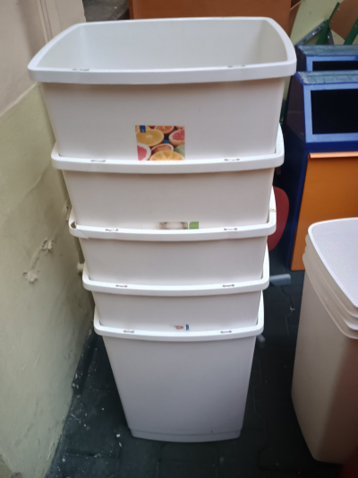 Velké koše asi 8 kusu