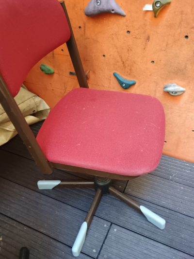 Polstrovaná otočná zidlicka