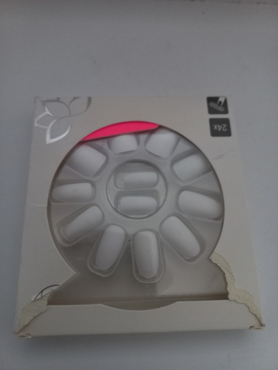 Umělé nehty bílé