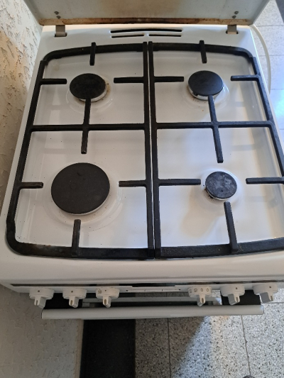 Kombinovaný sporák funkční, trouba špatně peče