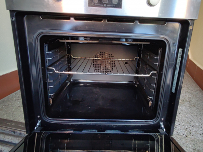 Vestavnou troubu Whirlpool