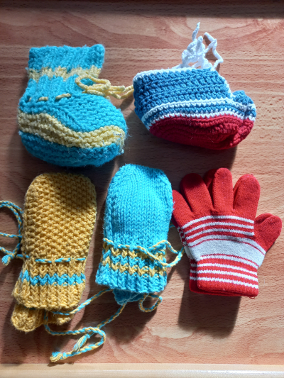 Dětské bačkůrky a rukavičky