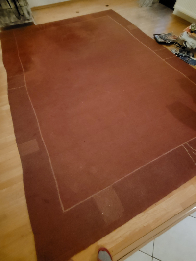 Daruji vlněný koberec