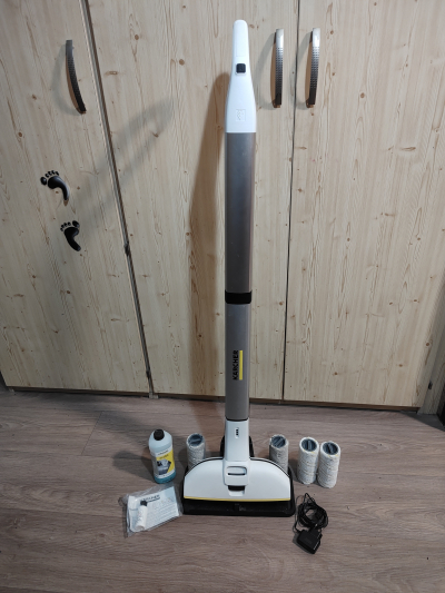 Podlahova mycka Karcher, poskozena