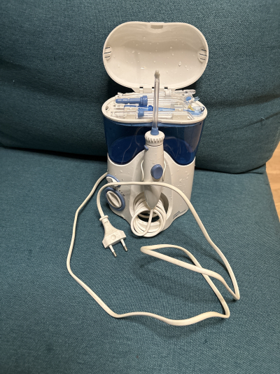 Water pick water flosser